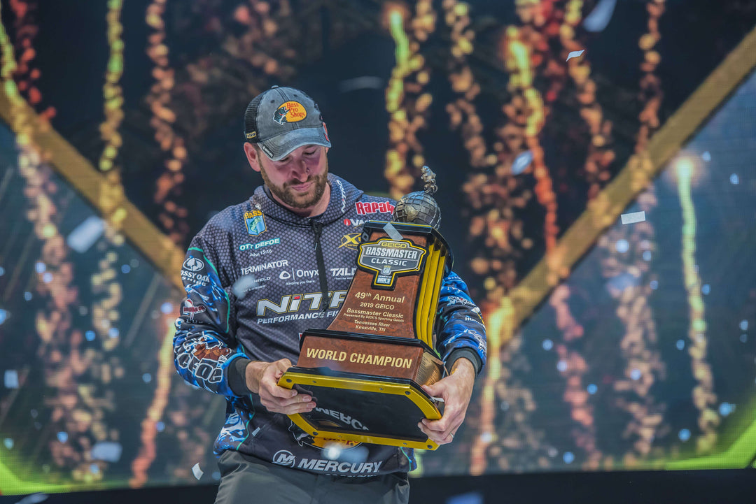 Ott DeFoe holding Major League Fishing trophy